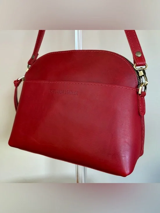 Portland Leather Eclipse Ruby Red Crossbody NWOT - Picture 5 of 16